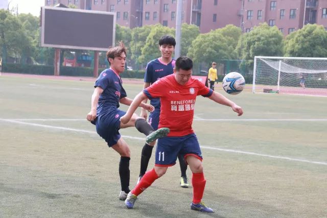 国足热身赛面临挑战，邵佳一压力巨增期待逆转局面