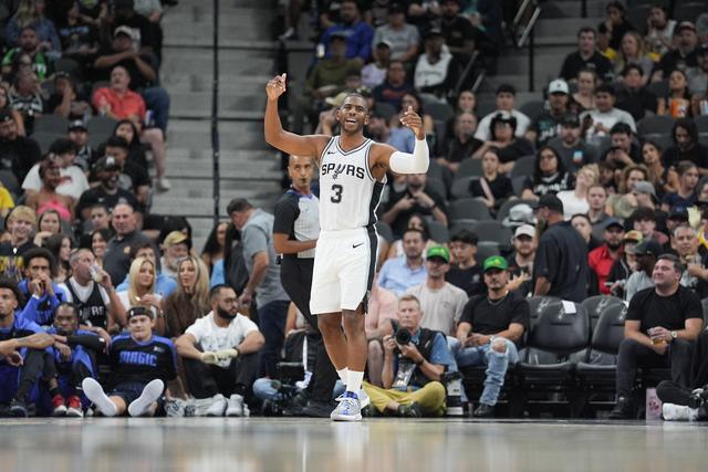 新赛季NBA常规赛拉开帷幕，各队争夺进入白热化阶段